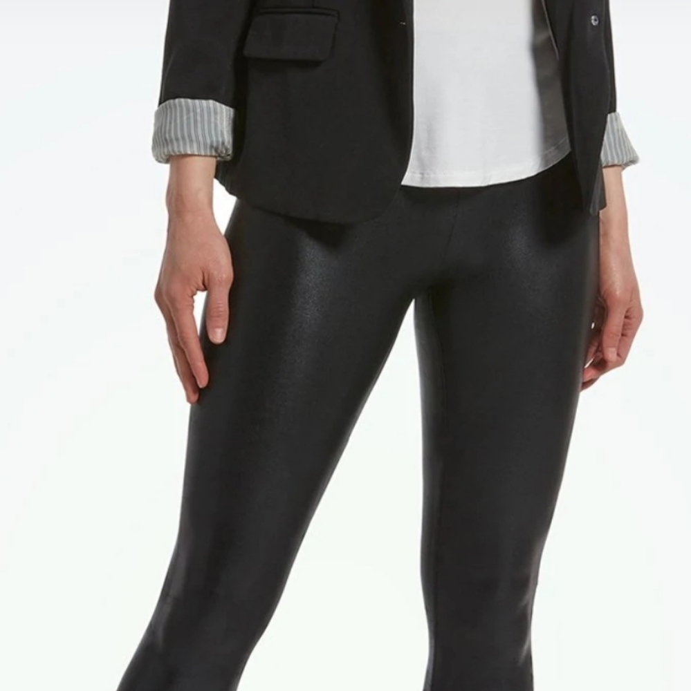 Sale! Hue Body Gloss leather Leggings